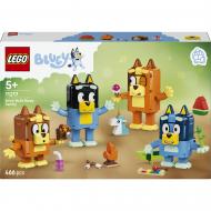 Конструктор LEGO Bluey Семья Блуи из кубиков 11217