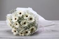 Букет білосніжний з гербер та гіпсофіли 40 см