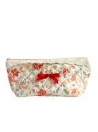 Косметичка MISO accessory стьогана трикутна біла з квітами