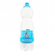 Вода в пластиковій пляшці