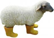 Фигура садовая Engard Овца в дождевых ботинках 50x20x30 см