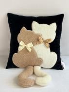 Подушка декоративна Парочка 38x38 см чорний із бежевим Гулівер Країна