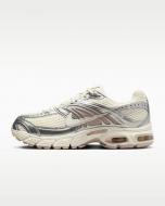 Кроссовки женские осенние Nike W NIKE AIR MAX MOTO 2K HQ2056-108 р.39 бежевые Кроссовки женские осенние Nike W NIKE AIR MAX MOTO 2K HQ2056-108 р.39 бежевые