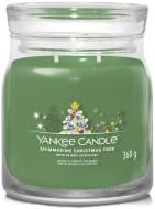 Свеча ароматическая Yankee Candle Shimmering Christmas Tree (Рождественская елка) Medium (1743375E)