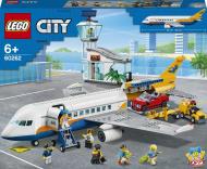 Конструктор LEGO City Пассажирский самолет 60262