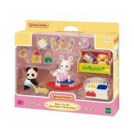 Фигурка коллекционная Sylvanian Families Детская игровая комната с пандой и кроликом 5709