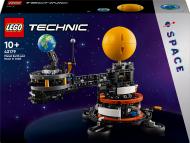 Конструктор LEGO Technic Земля та Місяць на орбіті 42179