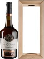 Кальвадос Christian Drouin Calvados Pays d'Auge Millesime 1975 деревянная коробка 0,7 л