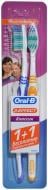 Зубная щетка Oral-B 3 Effect Классик 1+1 средней жесткости 2 шт.