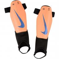 Щитки футбольные Nike Charge DX4610-852 р.S Щитки футбольные Nike Charge DX4610-852 р.S