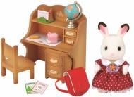 Игровой набор Sylvanian Families Шоколадный кролик-сестра у парты 2204