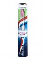 Зубная щетка Aquafresh Intense Clean средней жесткости Зубная щетка Aquafresh Intense Clean средней жесткости