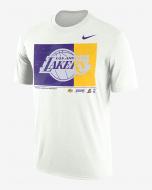 Футболка Nike LAL ES MAX90 BP SS TEE FB9880-121 р.XL белый Футболка Nike LAL ES MAX90 BP SS TEE FB9880-121 р.XL белый