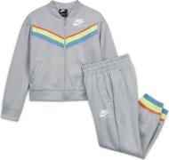 Спортивний костюм Nike CU8294-077 р.146 сірий Спортивний костюм Nike CU8294-077 р.146 сірий