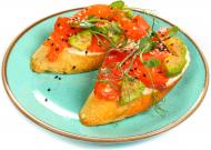 Брускетты с лососем