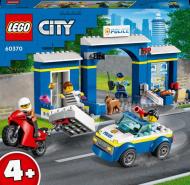 Конструктор LEGO City Переслідування на поліцейській дільниці 60370