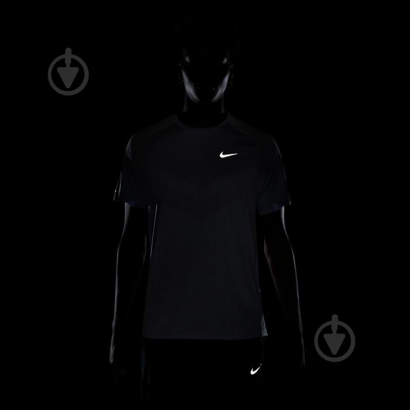 Футболка Nike M NK DFADV STRIDE SS TOP HV5203-057 р.S сірий - фото 6 Футболка Nike M NK DFADV STRIDE SS TOP HV5203-057 р.S сірий - фото 6
