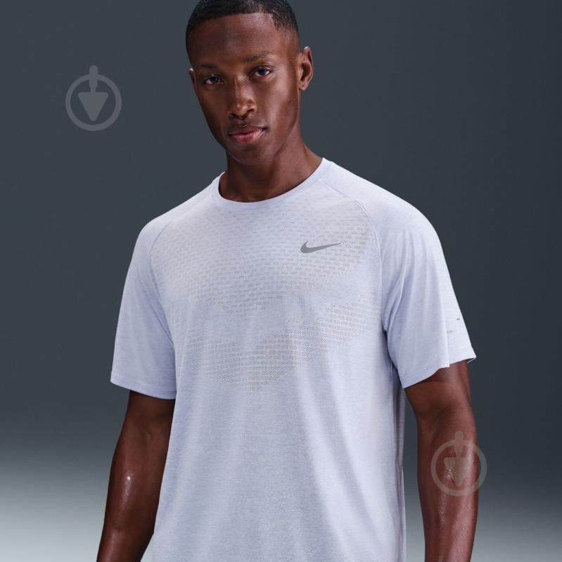 Футболка Nike M NK DFADV STRIDE SS TOP HV5203-057 р.S сірий - фото 7 Футболка Nike M NK DFADV STRIDE SS TOP HV5203-057 р.S сірий - фото 7
