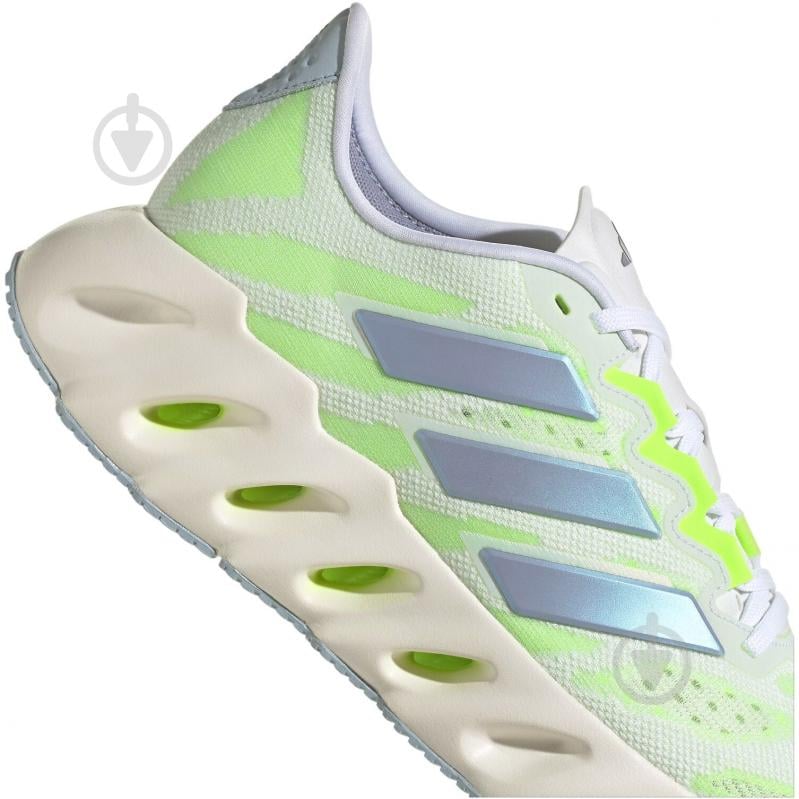 Кроссовки жіночі Adidas Switch FWD FZ5685 р.40 - фото 8