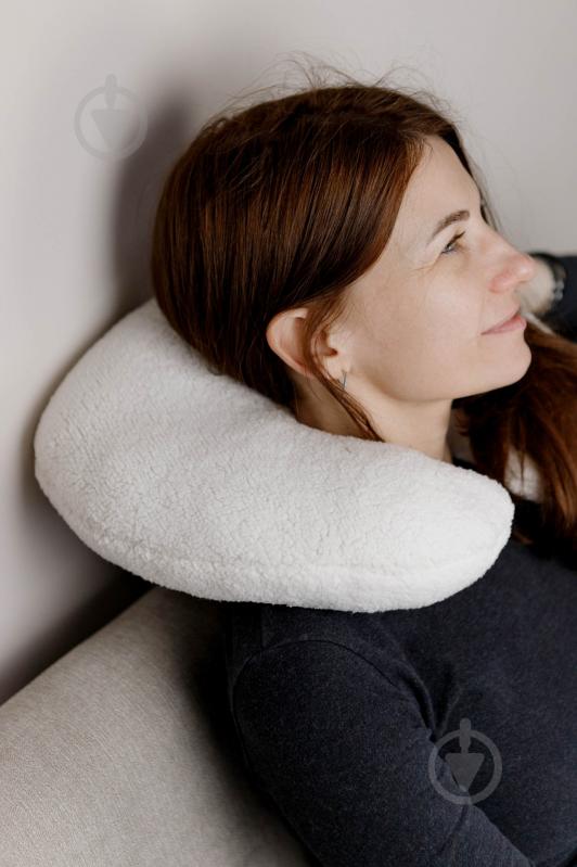 Подушка для подорожей Тедді TRAVEL молочний - фото 3 Подушка для подорожей Тедді TRAVEL молочний - фото 3