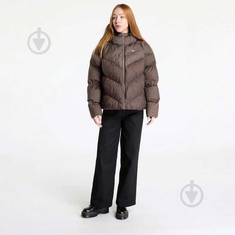 Куртка жіноча зимова Nike NSSF SYNFL NK WPFR HF7865-004 р.XS коричнева - фото 5 Куртка жіноча зимова Nike NSSF SYNFL NK WPFR HF7865-004 р.XS коричнева - фото 5
