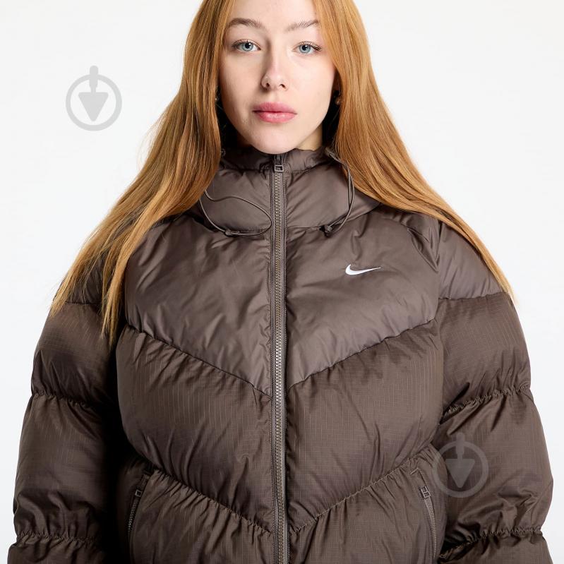 Куртка жіноча зимова Nike NSSF SYNFL NK WPFR HF7865-004 р.XS коричнева - фото 1 Куртка жіноча зимова Nike NSSF SYNFL NK WPFR HF7865-004 р.XS коричнева - фото 1