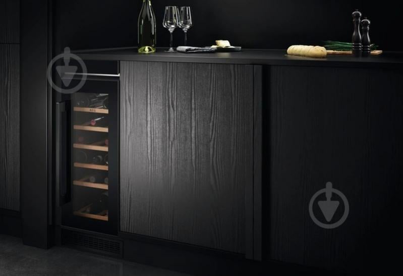 Винна шафа AEG AWUS020B5B - фото 4 Винна шафа AEG AWUS020B5B - фото 4