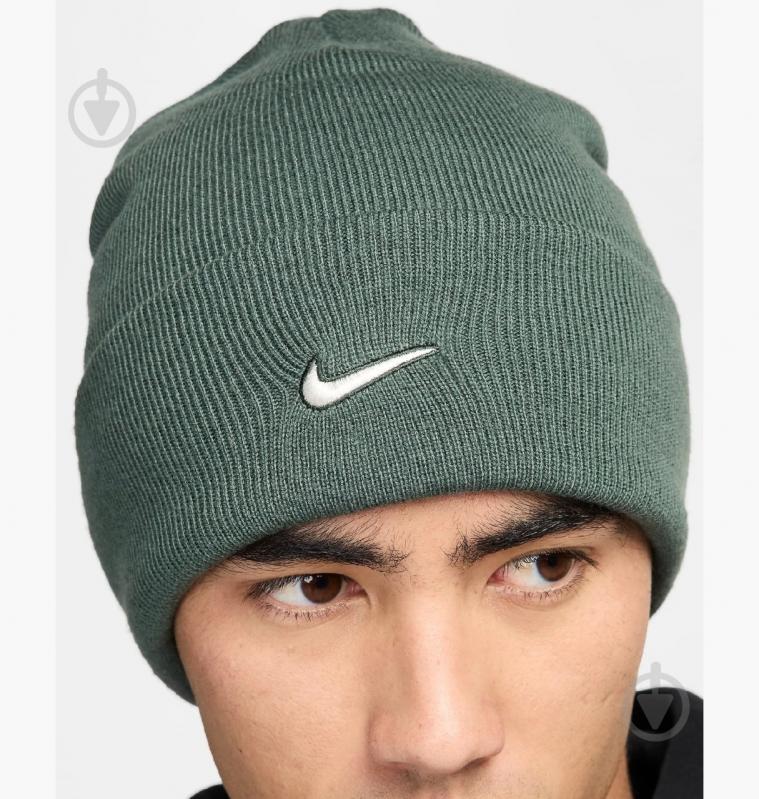 Шапка Nike U NK PEAK BEANIE TC SWSH F24 L HF0187-338 р.os зеленый - фото 2 Шапка Nike U NK PEAK BEANIE TC SWSH F24 L HF0187-338 р.os зеленый - фото 2