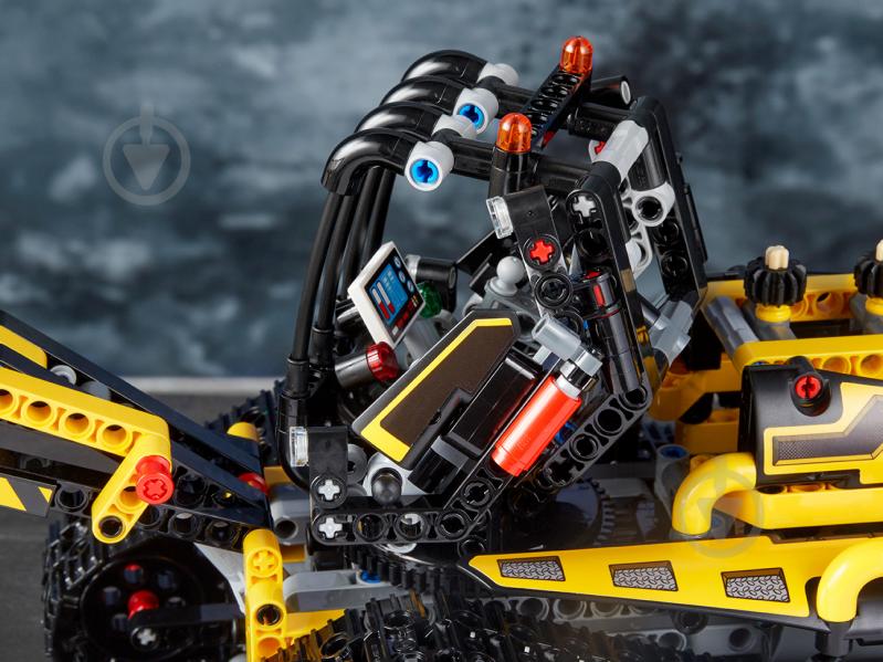 Конструктор LEGO Technic Гусеничный погрузчик 42094 - фото 32