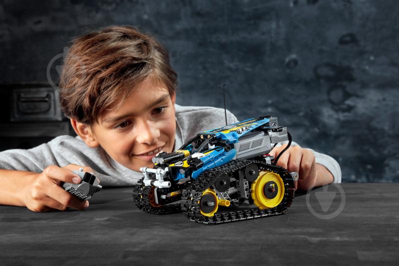 Конструктор LEGO Technic Каскадерський гоночний автомобіль на радіоуправлінні 42095 - фото 40