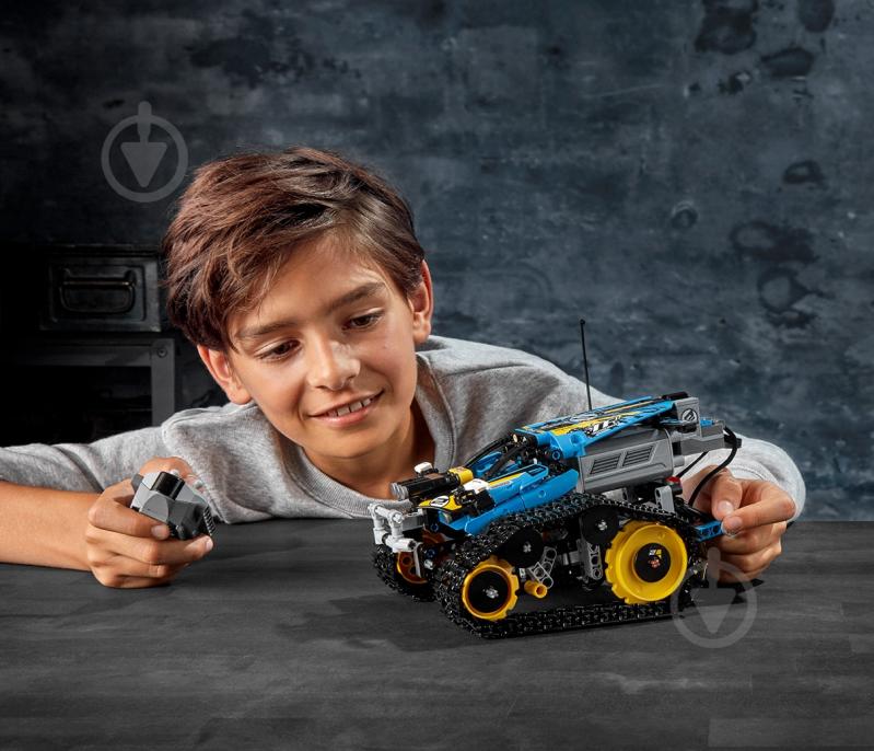 Конструктор LEGO Technic Каскадерський гоночний автомобіль на радіоуправлінні 42095 - фото 41