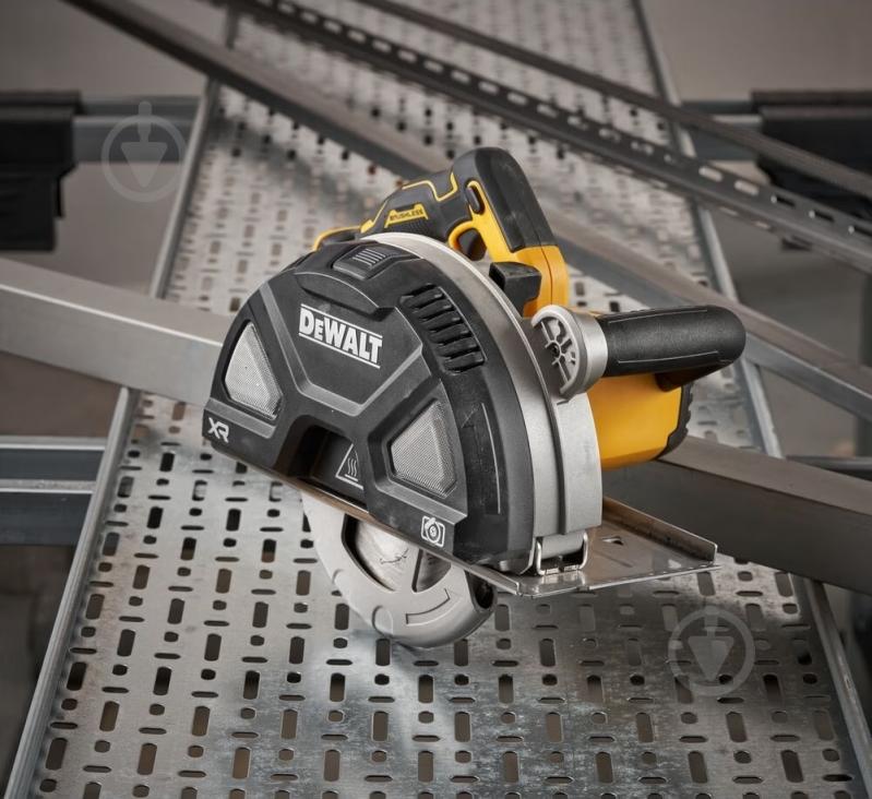 Пила дисковая DeWalt DCS383N - фото 7 Пила дисковая DeWalt DCS383N - фото 7