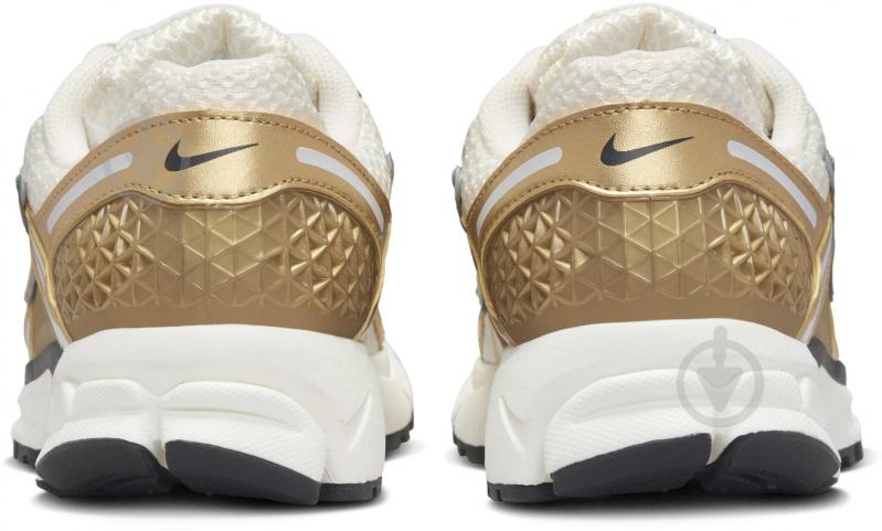 Кроссовки женские демисезонные Nike W ZOOM VOMERO 5 GLD HF7723-001 р.41 бело-золотые - фото 4 Кроссовки женские демисезонные Nike W ZOOM VOMERO 5 GLD HF7723-001 р.41 бело-золотые - фото 4