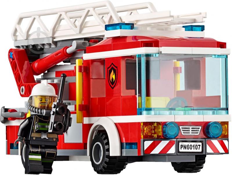 Конструктор LEGO City Пожежна машина із драбиною 60107 - фото 2