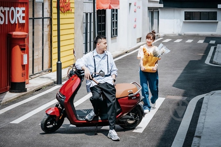 Электроскутер Segway Ninebot E110L 1800W Red - фото 7 Электроскутер Segway Ninebot E110L 1800W Red - фото 7