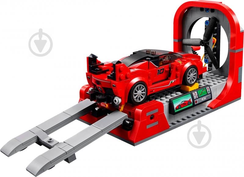 Конструктор LEGO Speed Champions Автомобиль Ferrari FXX K и центр разработки и проектирования 75882 - фото 4