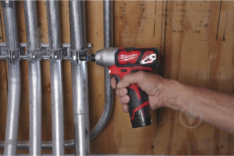 Гайковерт ударний акумуляторний Milwaukee 4933441960 - фото 4 Гайковерт ударний акумуляторний Milwaukee 4933441960 - фото 4