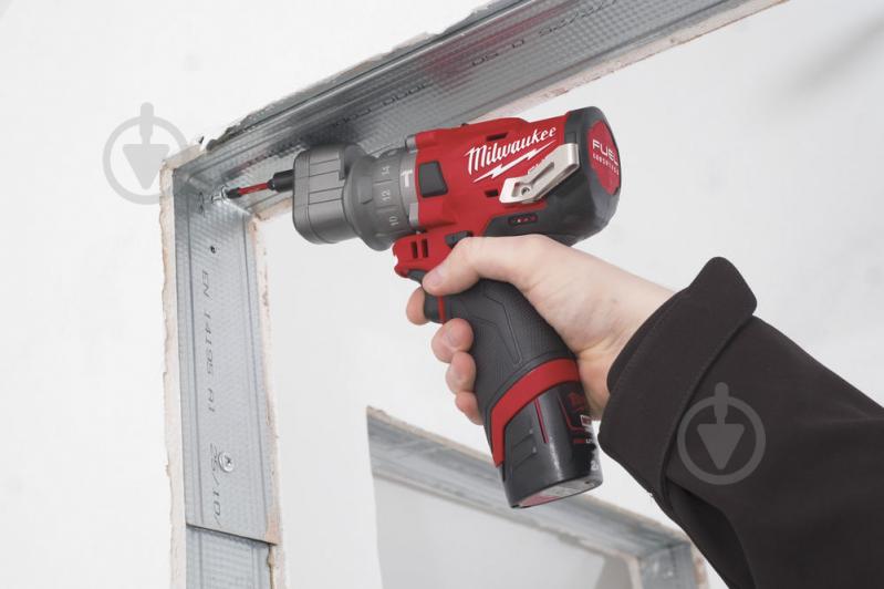 Шуруповерт ударный аккумуляторный Milwaukee M12 FPDXKIT-202X 4933464138 - фото 4