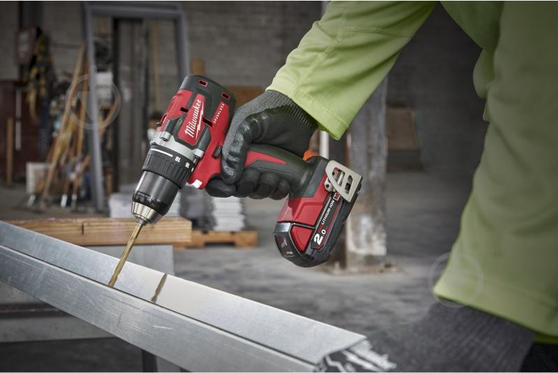 Шуруповерт аккумуляторный Milwaukee M18 CBLDD-202C 4933464317 - фото 2