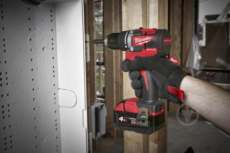 Шуруповерт аккумуляторный Milwaukee M18 CBLDD-402C 4933464539 - фото 2