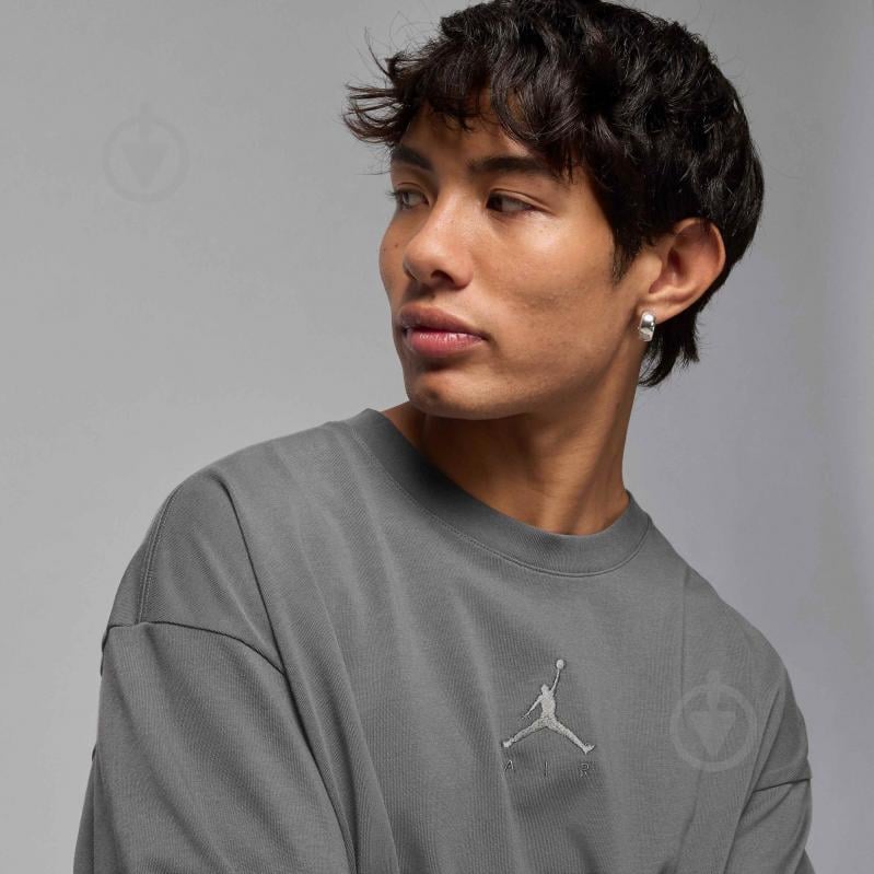 Футболка Jordan M J FLT ESS OVSZ SS CREW IB7345-068 р.M сірий - фото 3 Футболка Jordan M J FLT ESS OVSZ SS CREW IB7345-068 р.M сірий - фото 3