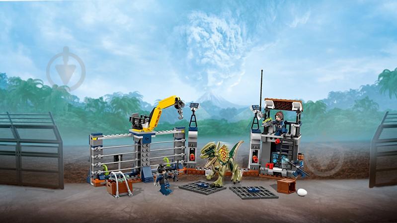 Конструктор LEGO Jurassic World Нападение дилофозавра на блокпост 75931 - фото 9