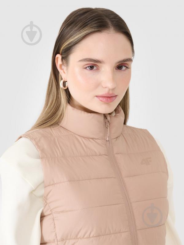 Жилет 4F VEST JACKET F181 4FWSS25TVJAF181-83S р.S бежевый - фото 4 Жилет 4F VEST JACKET F181 4FWSS25TVJAF181-83S р.S бежевый - фото 4