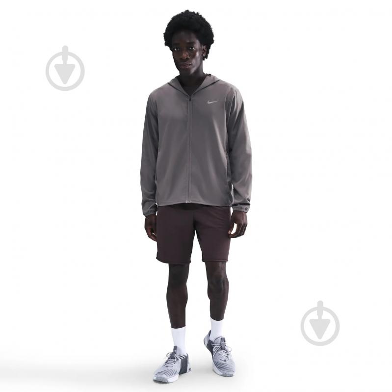 Вітрівка чоловіча Nike Nike Form FB7482-289 р.2XL коричнева - фото 1 Вітрівка чоловіча Nike Nike Form FB7482-289 р.2XL коричнева - фото 1