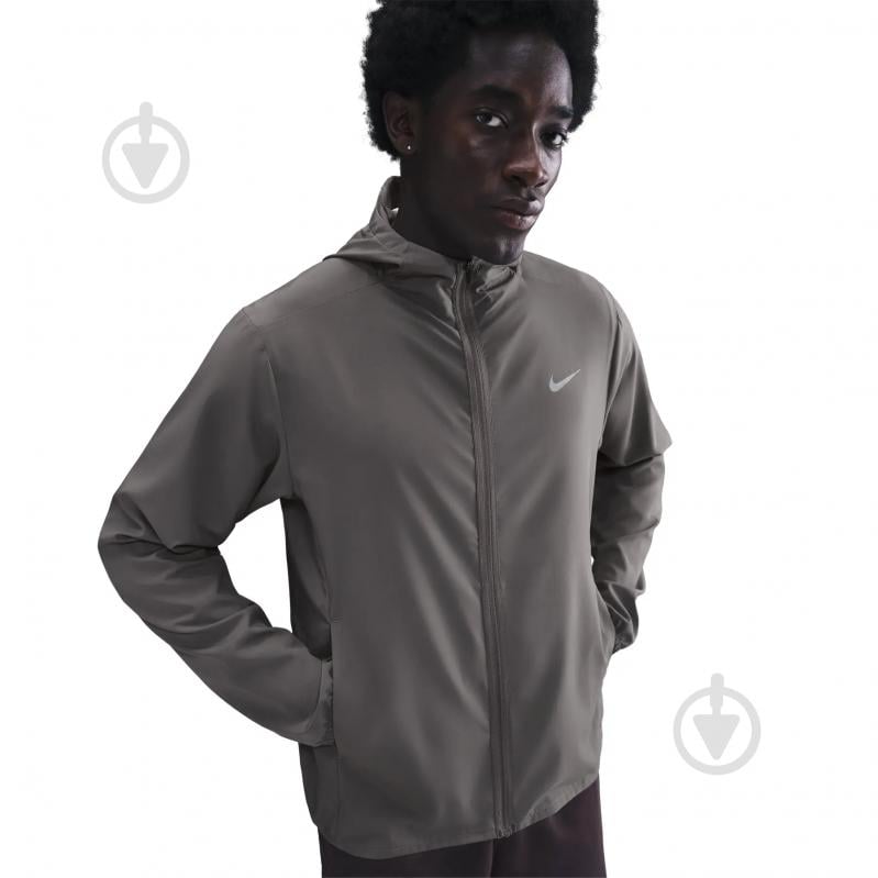Вітрівка чоловіча Nike Nike Form FB7482-289 р.2XL коричнева - фото 3 Вітрівка чоловіча Nike Nike Form FB7482-289 р.2XL коричнева - фото 3
