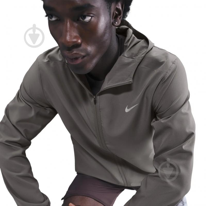 Вітрівка чоловіча Nike Nike Form FB7482-289 р.2XL коричнева - фото 4 Вітрівка чоловіча Nike Nike Form FB7482-289 р.2XL коричнева - фото 4
