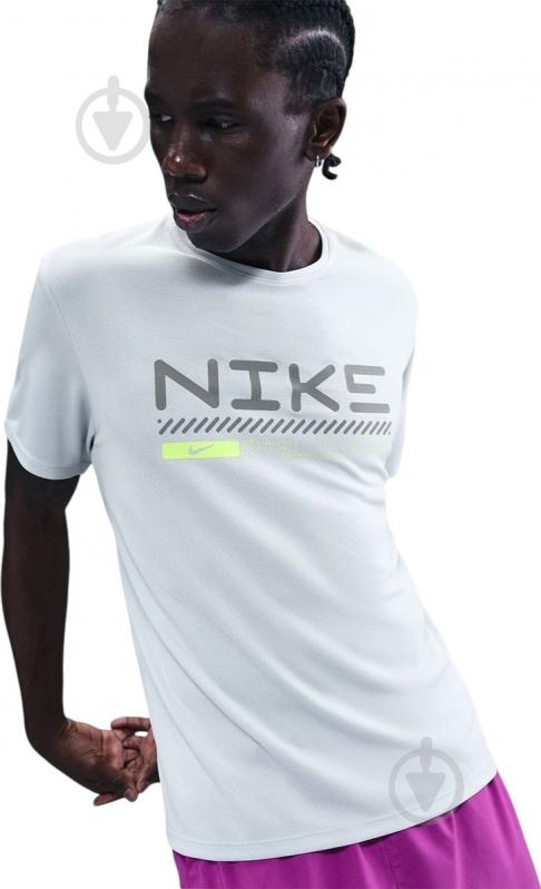 Футболка Nike Miler HV2676-043 р.M серый - фото 1