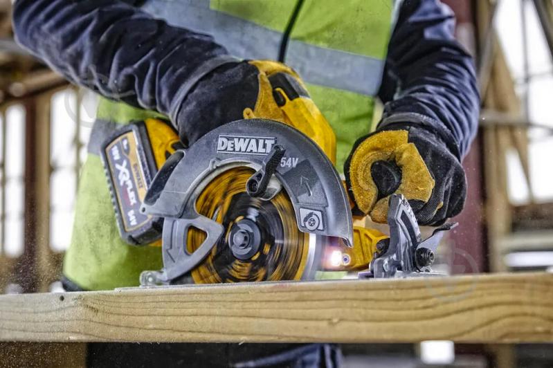 Пила дисковая DeWalt 54В XR FLEXVOLT Li-lon DCS578NT - фото 6