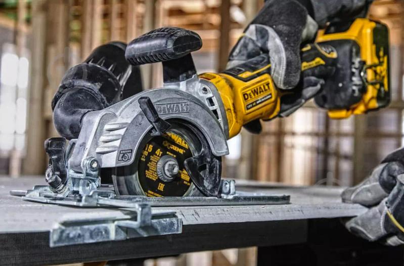 Пила дисковая DeWalt DCS571NT - фото 5