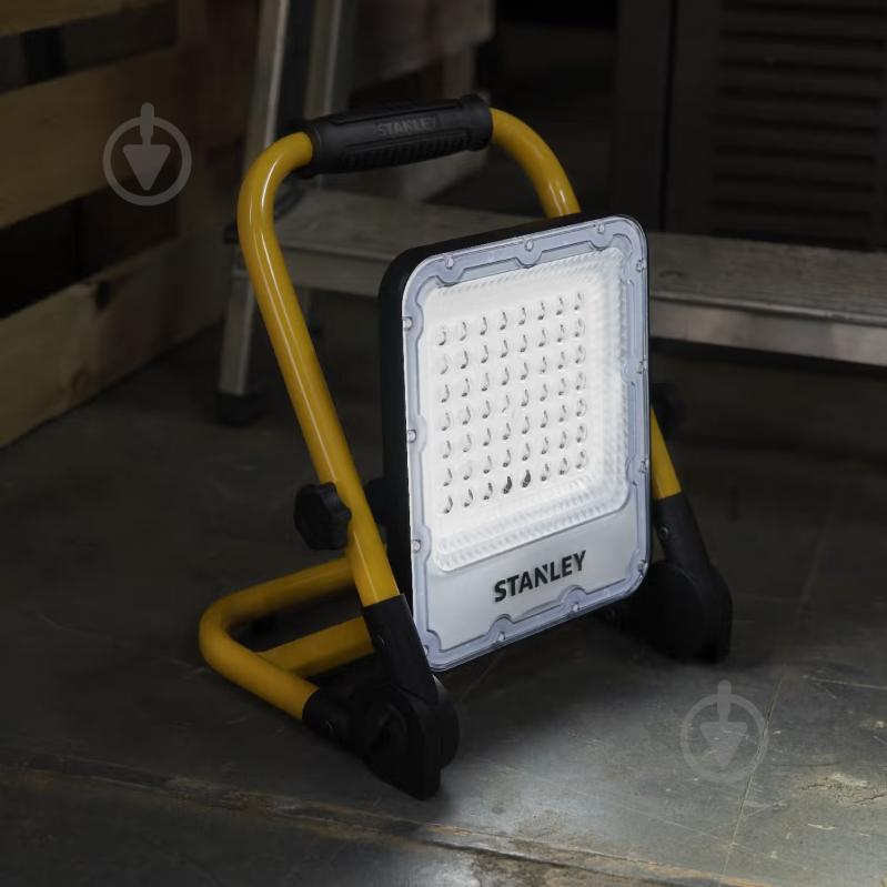 Фонарь прожекторный Stanley 2200 Lm SXLS37177E - фото 6 Фонарь прожекторный Stanley 2200 Lm SXLS37177E - фото 6